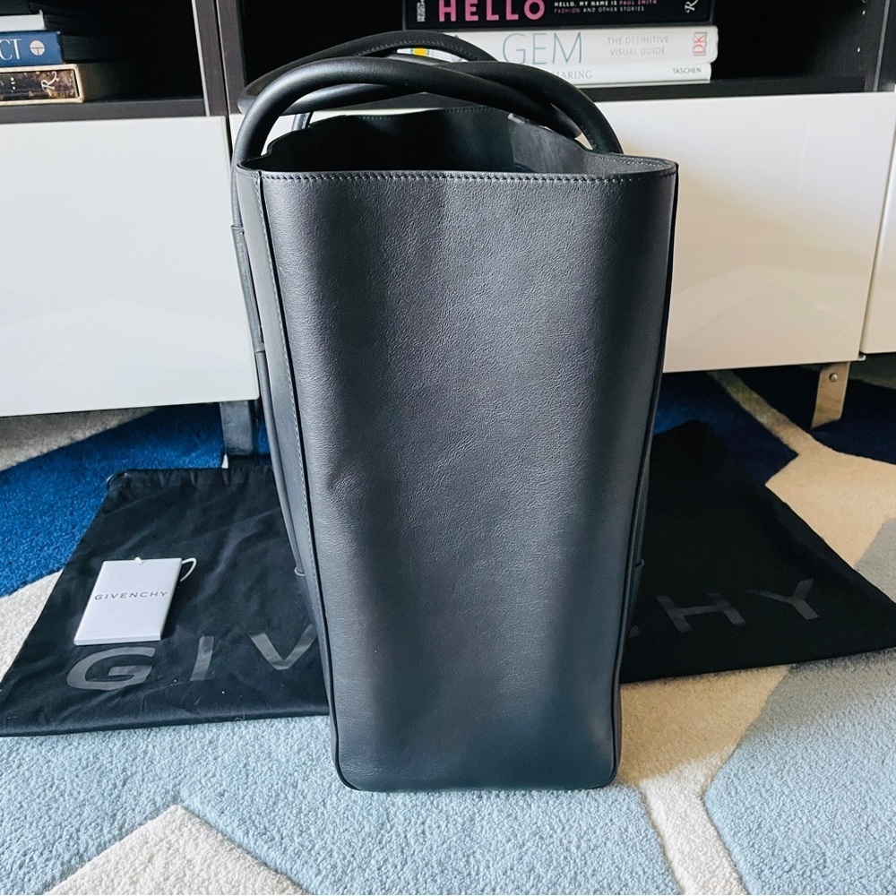 Brand New Givenchy Antigona Lock Soft Calfskin Black Leather Unisex Tote… - Picture 7 of 15